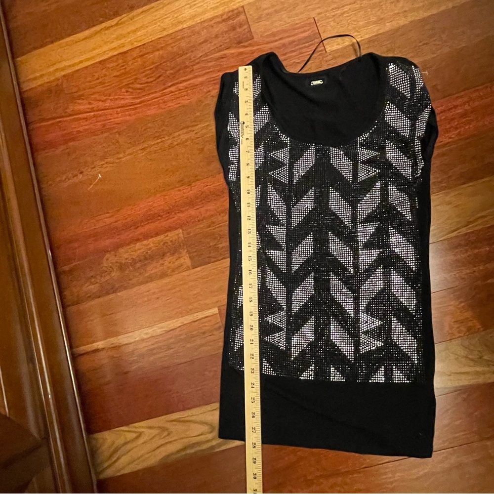 Guess Black and White Patterned Short Sleeve Tee - Picture 6 of 7
